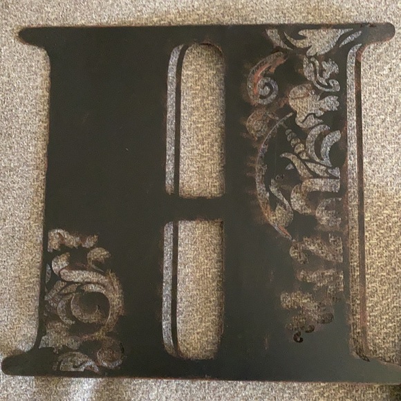 Metal letter H - Picture 2 of 4